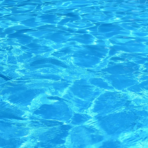 Pool with clean water. Summer background for traveling. — Stock Photo, Image