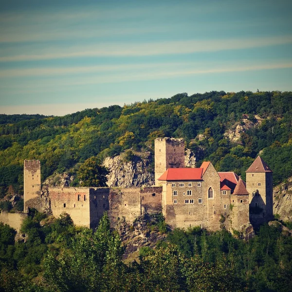 Herdegg. Belo castelo velho no belo campo da Áustria. Parque Nacional Thaya Valley, Baixa Áustria - Europa . — Fotografia de Stock