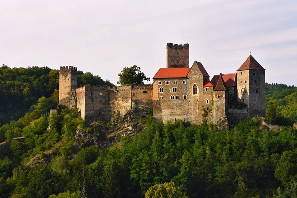 Herdegg. Belo castelo velho no belo campo da Áustria. Parque Nacional Thaya Valley, Baixa Áustria - Europa . — Fotografia de Stock