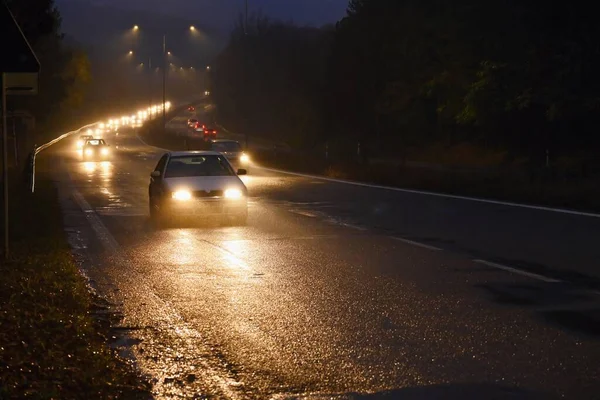 Schlechtes Fahrwetter Neblig Trübe Landstraße Autobahn Straßenverkehr Winter Herbstzeit — Stockfoto