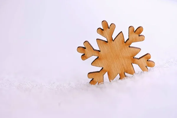 Sfondo Natalizio Decorazione Albero Natale Bel Fiocco Neve Naturale Legno — Foto Stock