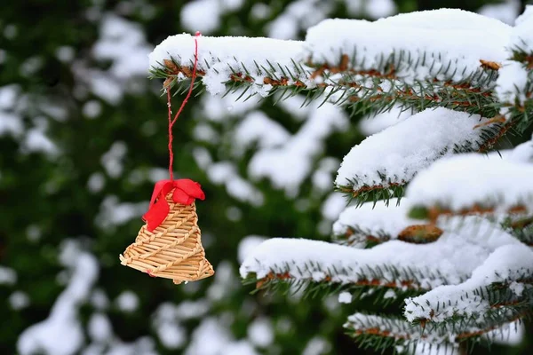 Bellissime Decorazioni Natalizie Naturali Fatte Paglia Albero Natale Innevato Natura — Foto Stock