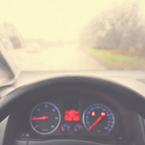 Vista Motorista Interior Carro Com Volante Painel Instrumentos Inverno Mau — Fotografia de Stock