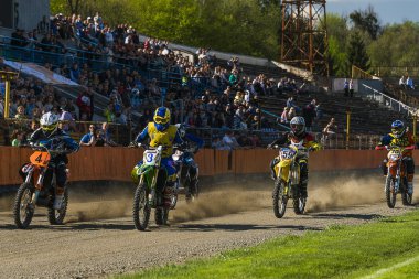 Bilinmeyen biniciler başlar