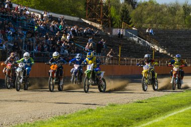 Bilinmeyen biniciler başlar