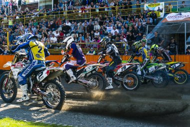 Bilinmeyen biniciler başlar