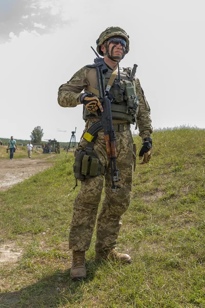 Український commando після тренування боротьба — стокове фото