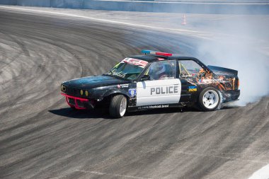 Lviv, Ukrayna - 10 Haziran 2017: BMW markasının tanınmayan sürücüsü Ukrayna 'nın Lviv kentinde düzenlenen şampiyonada pistin üstesinden geldi.