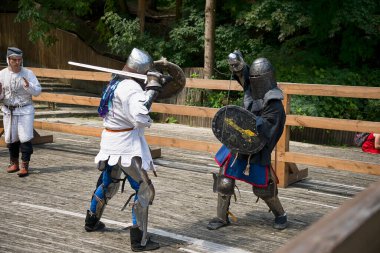 Lviv, Ukrayna - 10 Haziran 2017: Nissan markasının tanınmayan sürücüsü Ukrayna 'nın Lviv kentinde düzenlenen şampiyonada pistin üstesinden geldi.