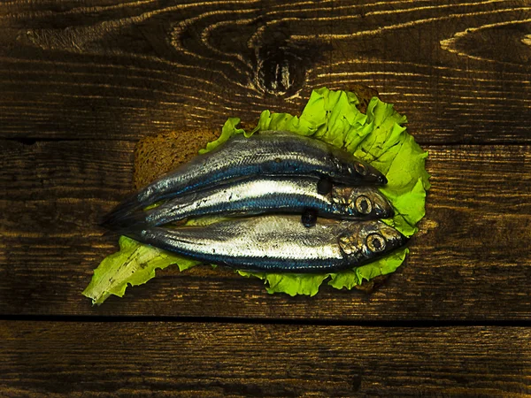 Sprats, 빵, 샐러드 — 스톡 사진