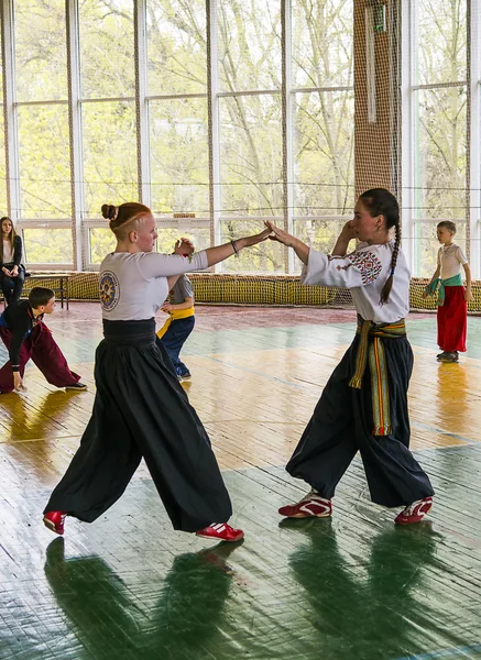 İki kadın bir düelloda zafer için mücadele — Stok fotoğraf