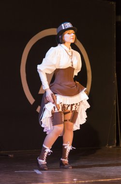 Sahne Alanı'ndaki festival cosplay sırasında kız kostüm yabani biz