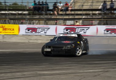 Drift araba marka üstesinden Nissan dönüş izle