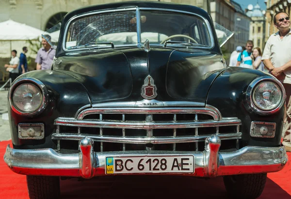 Antiguo coche retro GAZ- 12 ZIM — Foto de Stock