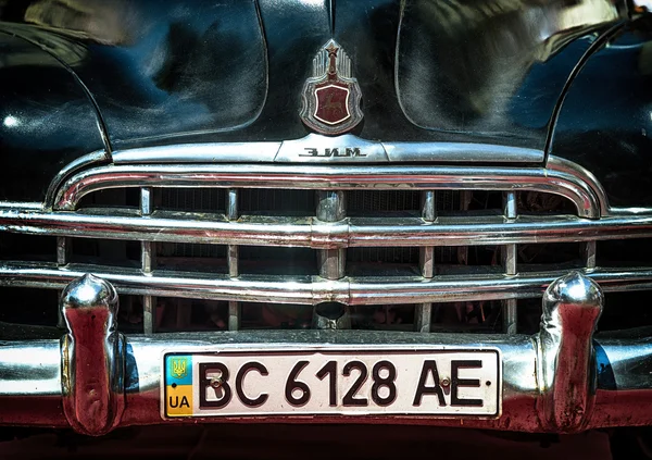 The radiator grille and bumper GAZ-12 ZIM — Stock fotografie