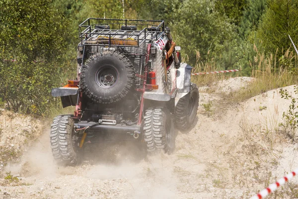 Upgraded off-road vehicle  overcomes the track — Stock Photo, Image