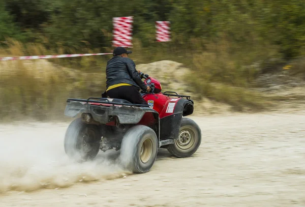 ATV supera la pista — Foto Stock