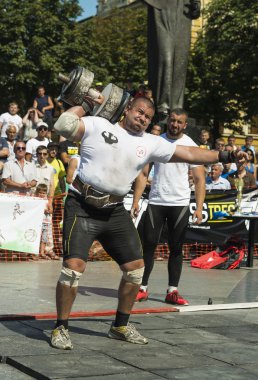 Strongman competitions raises dumbbell hand