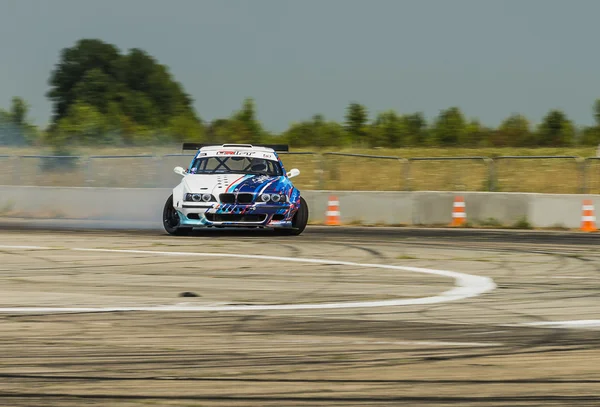 Rider Igor Zapisniy na marca de carros BMW supera a pista — Fotografia de Stock