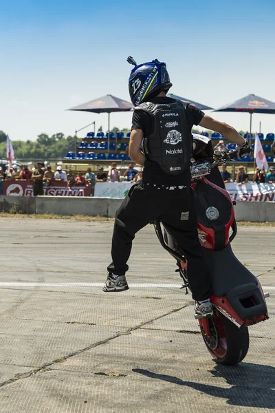 Neznámý senzace biker bavit publikum — Stock fotografie