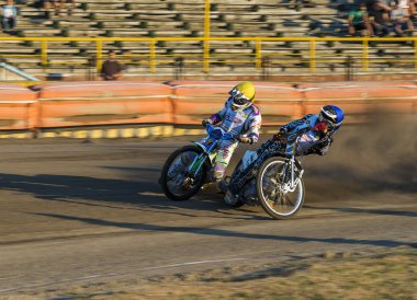 Bilinmeyen biniciler parça üstesinden gelir