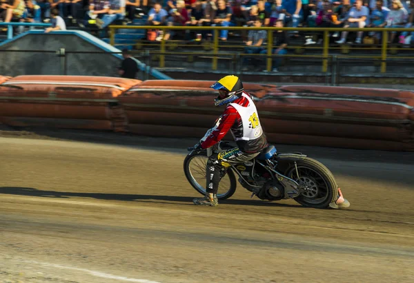 Desconocido jinete supera la pista — Foto de Stock