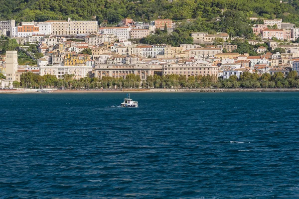 Panorama pittoresco del porto turistico dal mare a Salerno — Foto Stock