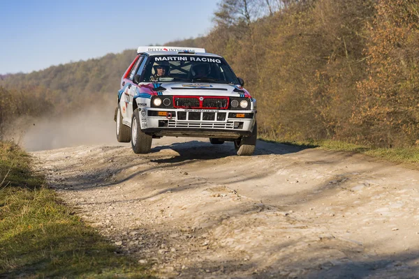 Lancia Delta Integrale (No.14) yıllık mitingde yarışıyor 