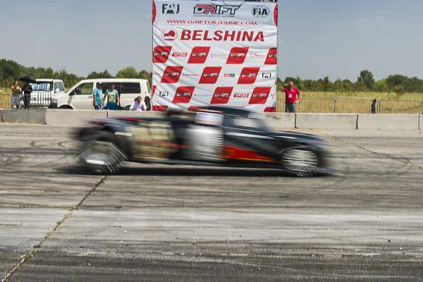 Arrastre de coches de carreras durante las carreras — Foto de Stock