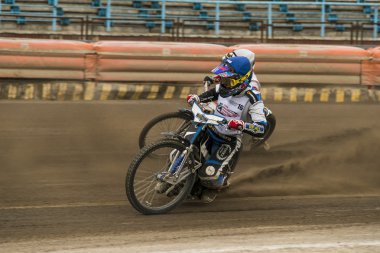 Bilinmeyen biniciler parça üstesinden gelir