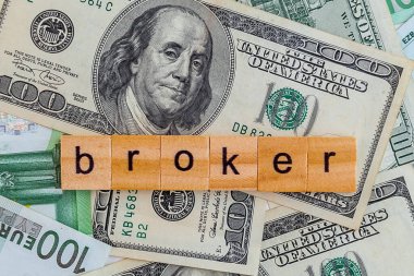 Dolar ve euro banknotlarının dokusunda tahtadan küplere broker yazıtları