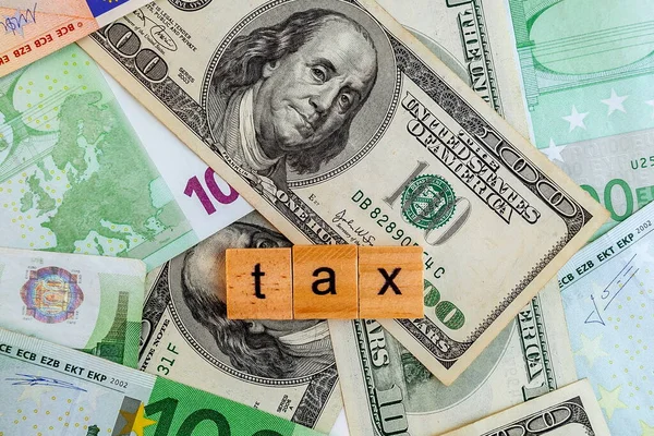 Fiscale Inscriptie Houten Blokjes Textuur Van Ons Dollars Eurobankbiljetten — Stockfoto