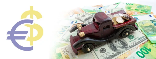 Деревянный Автомобиль Монетами Евро Долларах Текстура Панорама Фона — стоковое фото