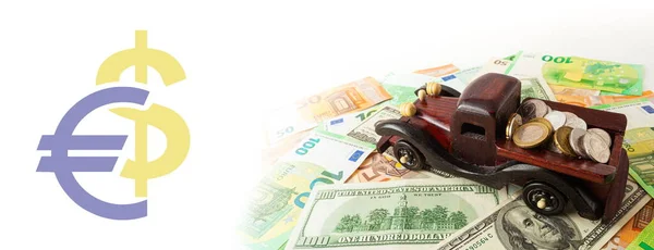Деревянный Автомобиль Монетами Евро Долларах Текстура Панорама Фона — стоковое фото
