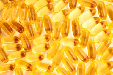 Beyaz arkaplan dokusunda balık yağı omega 3