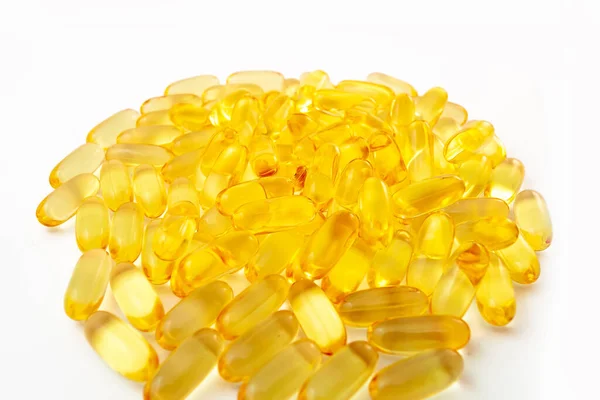 Beyaz arkaplan dokusunda balık yağı omega 3