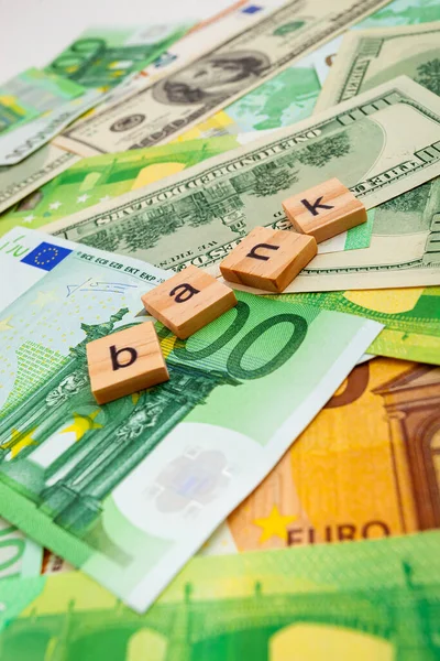 Bank Nápis Dřevěných Kostkách Textuře Nás Dolarů Eurobankovek — Stock fotografie