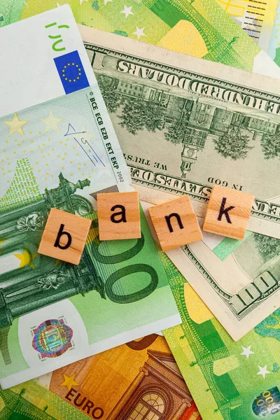 Bank Nápis Dřevěných Kostkách Textuře Nás Dolarů Eurobankovek — Stock fotografie