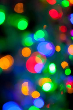 Çok renkli Noel ve yeni yıl ışıklarının bokeh dokusu