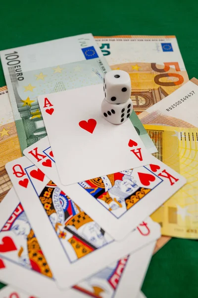 Dados Jugar Las Cartas Paño Verde Casino Dólares Billetes Euros —  Fotos de Stock