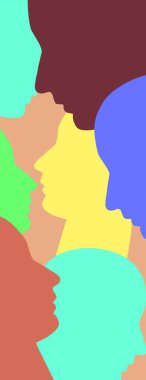 Kalabalık bir grubun çok renkli kafalarının siluetleri.