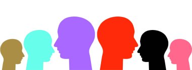 Kalabalık bir grubun çok renkli kafalarının siluetleri.