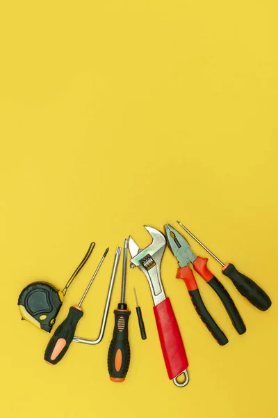 Gereedschap Geïsoleerde Gele Achtergrond — Stockfoto