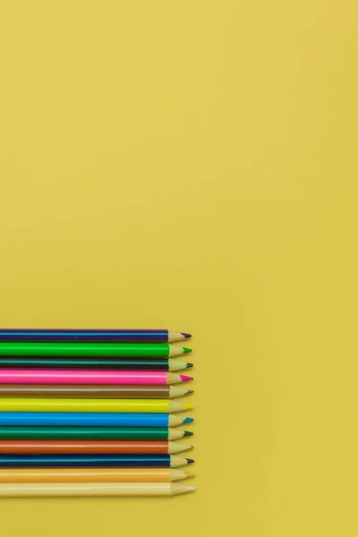 Lápices Colores Sobre Fondo Amarillo —  Fotos de Stock