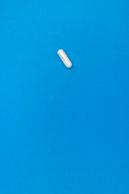 mavi arkaplanda çok renkli hap dokusu