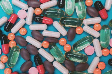 mavi arkaplanda çok renkli hap dokusu