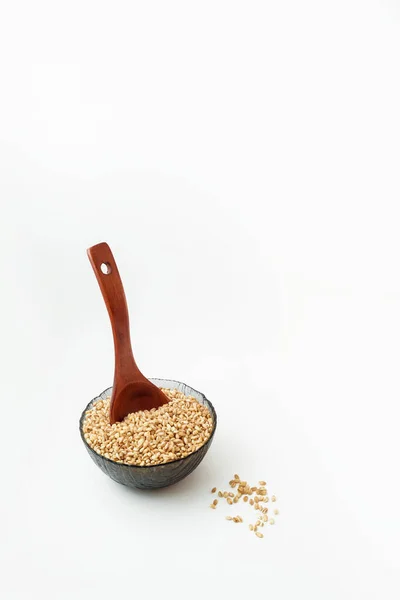 Raw Pearl Barley Wooden Spoon Plate — Stock Photo, Image