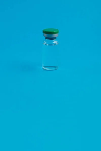 Ampułka Lekiem Niebieskim Tle — Zdjęcie stockowe
