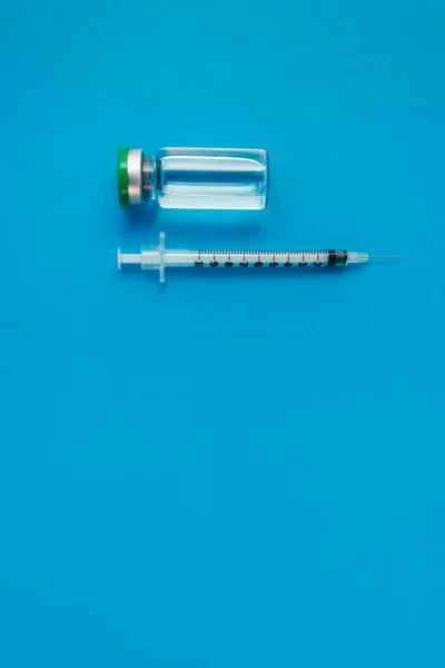 Syringe Ampoule Medicine Blue Background — Stock Photo, Image