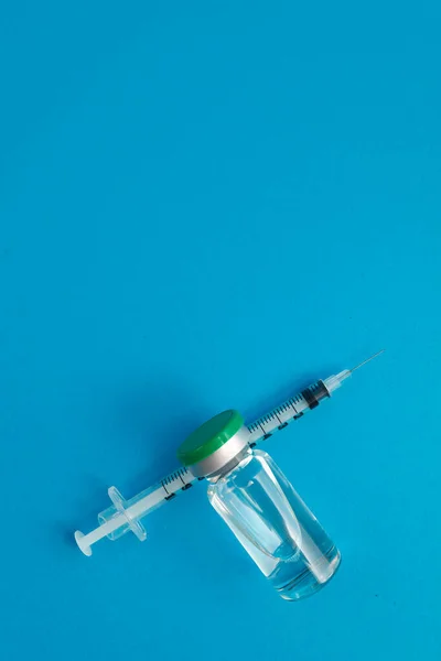 Syringe Ampoule Medicine Blue Background — Stock Photo, Image